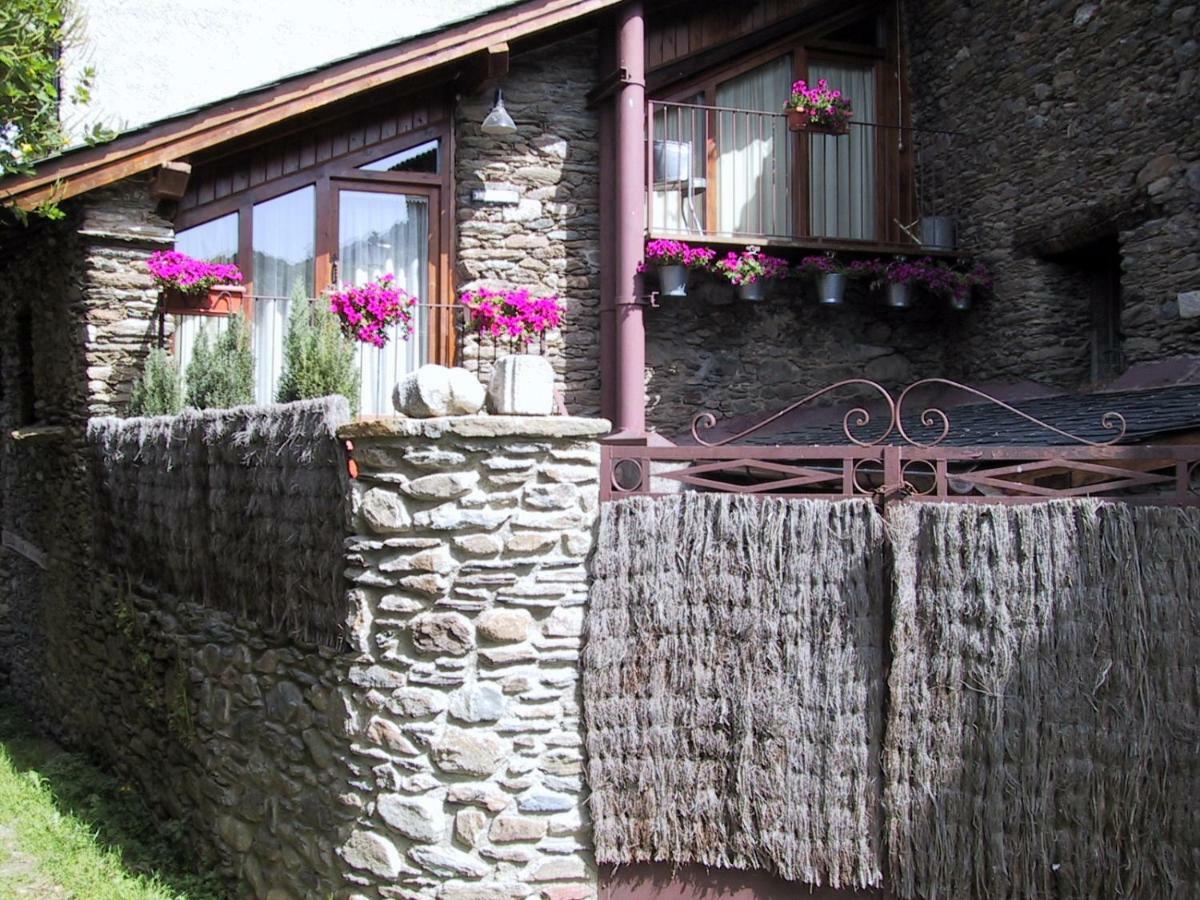 La Llupia Villa Isavarre Esterno foto
