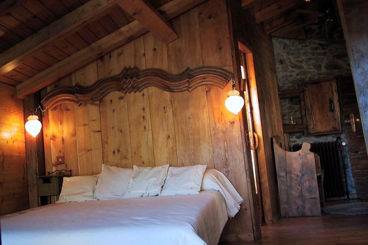 La Llupia Villa Isavarre Esterno foto