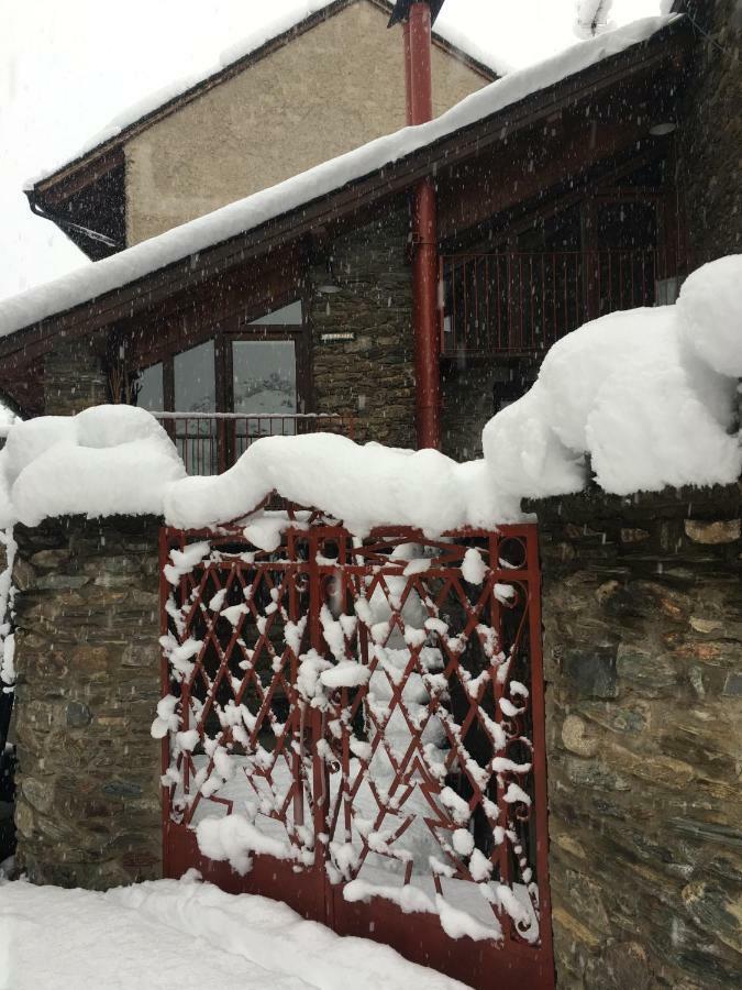 La Llupia Villa Isavarre Esterno foto